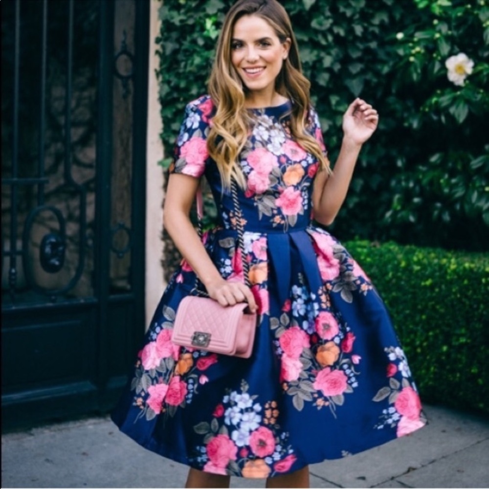 CHI CHI AMBER 
FLORAL PRINT SCOOP BACK MIDI DRESS
